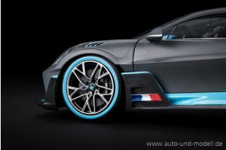 Bugatti Divo schwarz/blau Burago Metallmodell 1:18